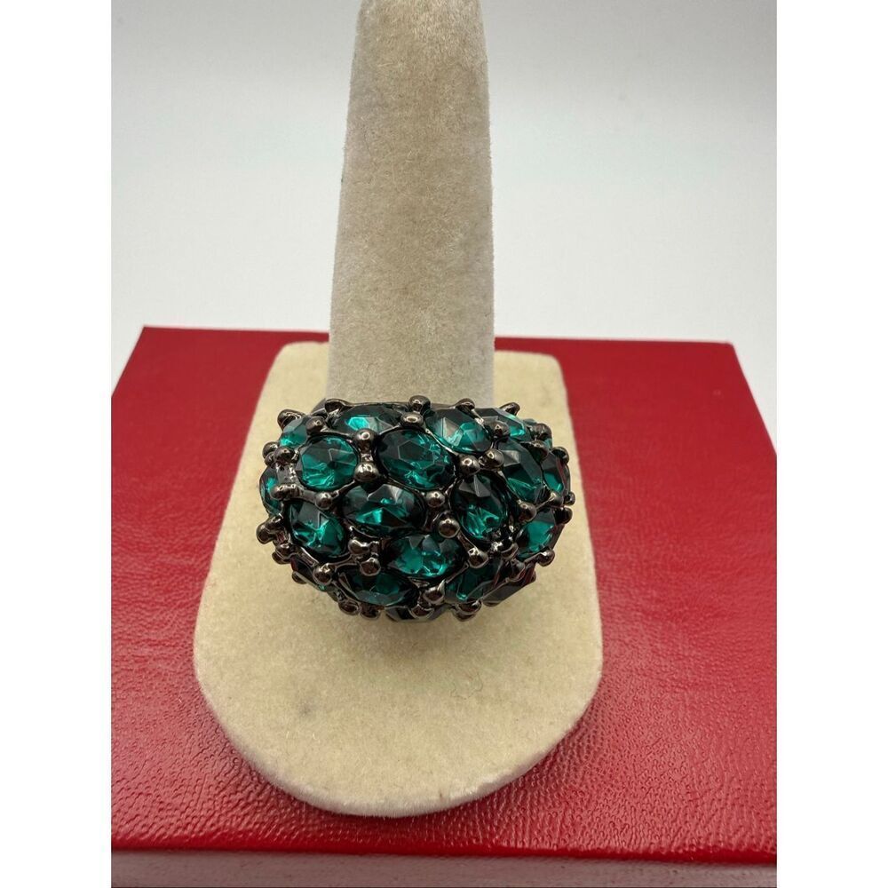 Kenneth Jay Lane cocktail ring domed design deep emerald green stones sz 8 New